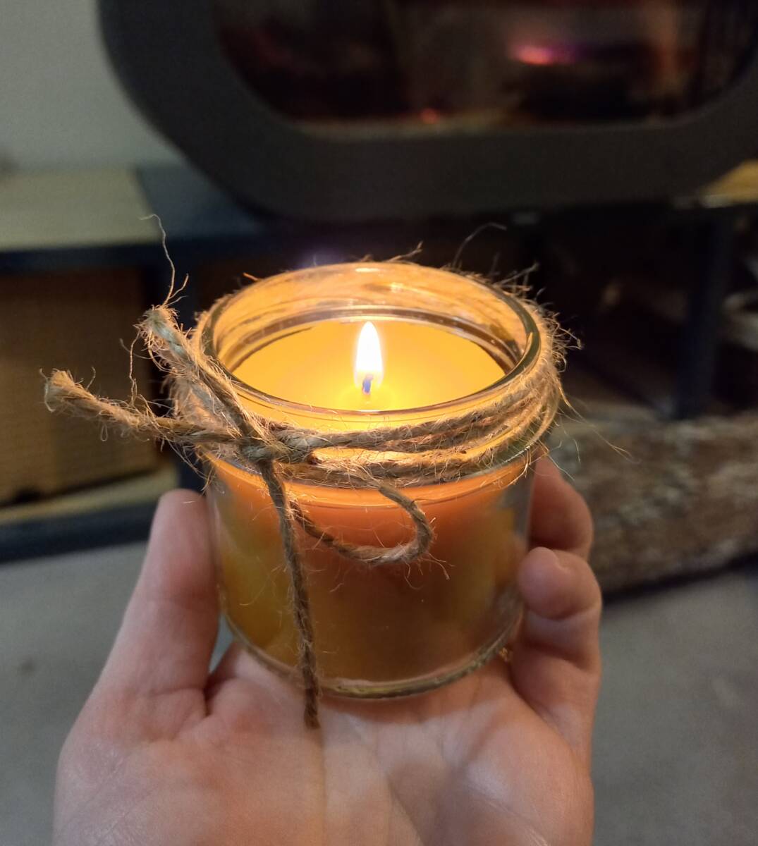 La fabrication de bougies en cire d'abeille pure